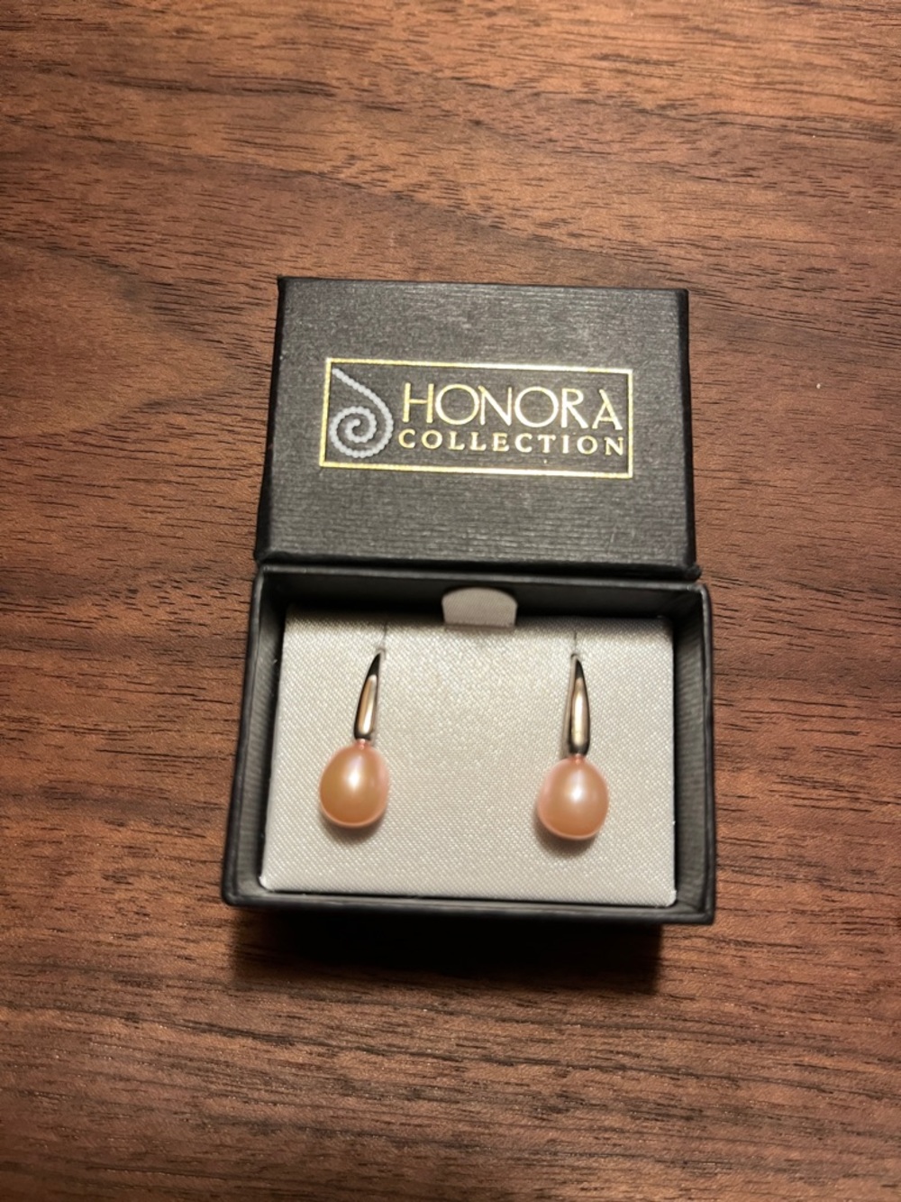 Honora Pearl Earrings Sterling Silver
Peachy Pink Dangle Wire Modern
Box Gift
